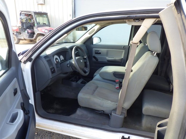 2005-dodge-dakota-image-5
