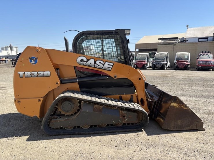 2015-case-tr320-image-7