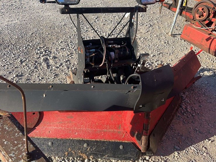 the-boss-snowplow-with-mounting-brackets-and-hardware,-hyd-left,-hyd-right,-and-hyd.-raise-image-2