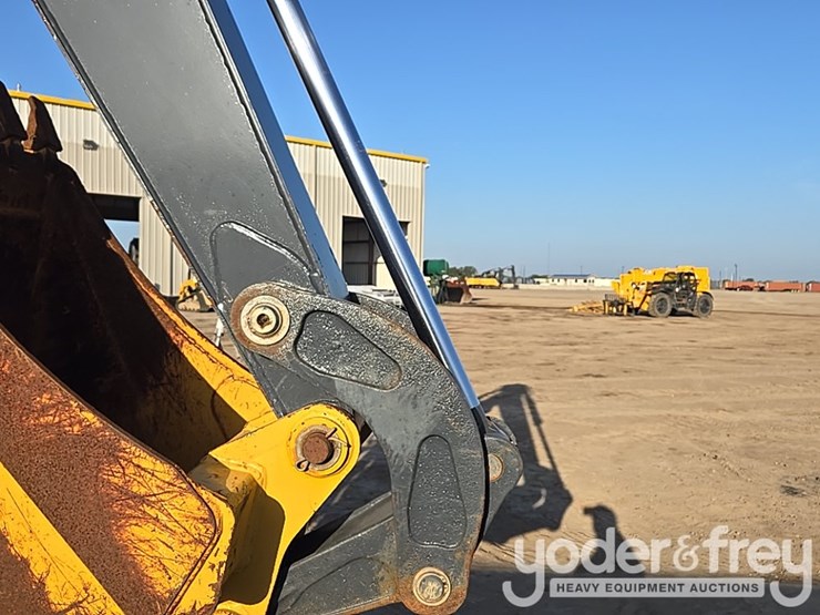 2019-deere-310l-image-42