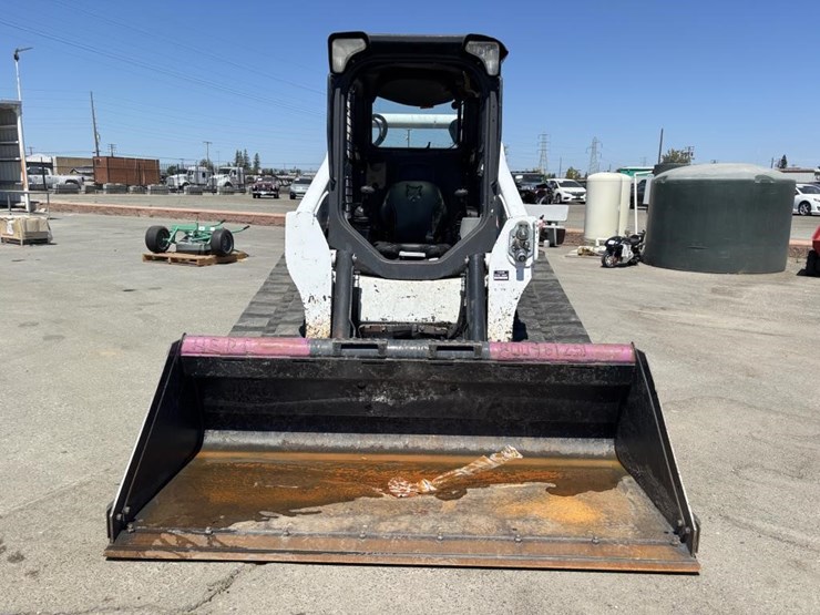 2017-bobcat-t740-image-6