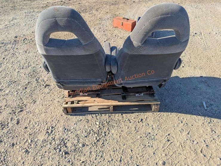 2--survivor-bucket-seats-image-4