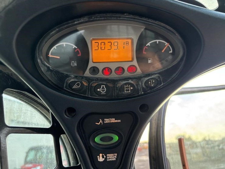 2019-bobcat-t740-image-30