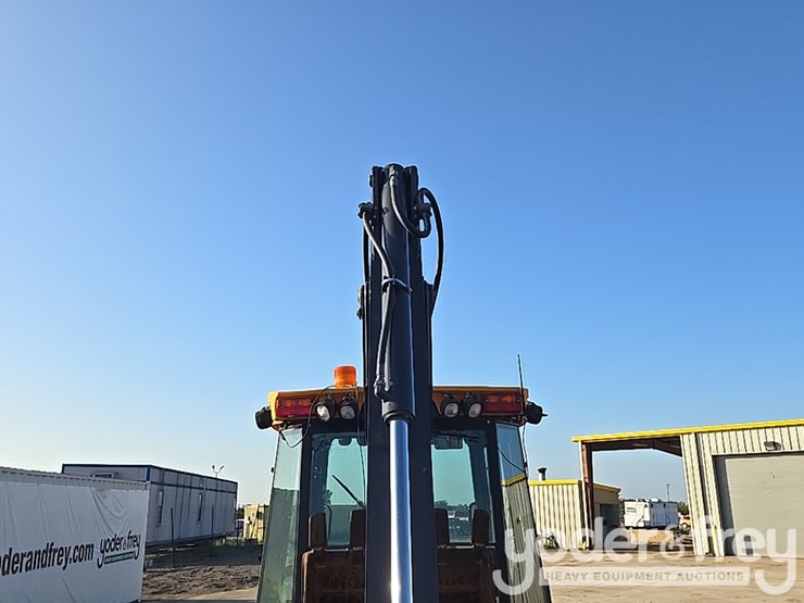 2019-deere-310l-image-61
