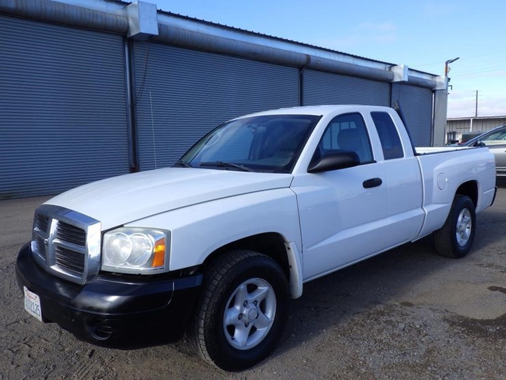 2005-dodge-dakota-image-1