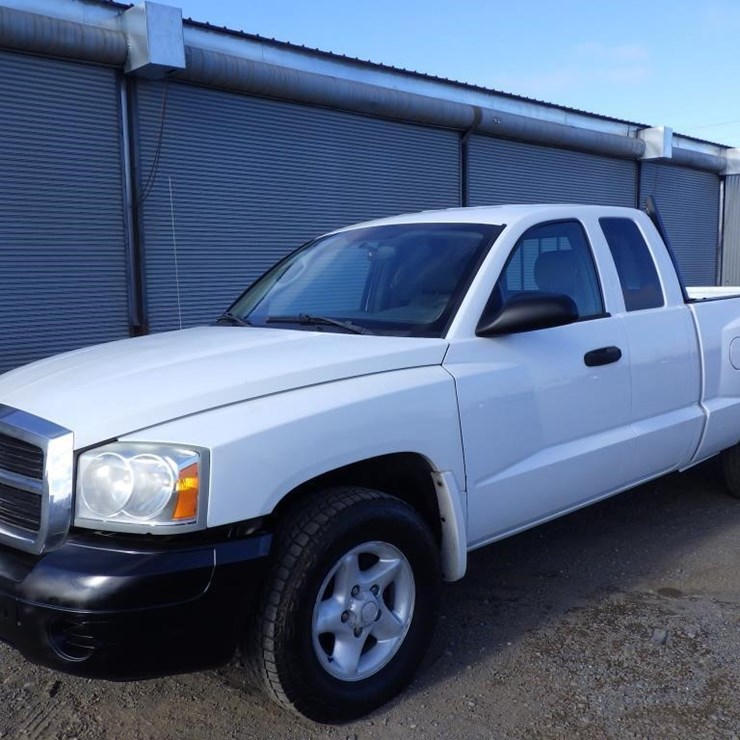 2005 DODGE DAKOTA