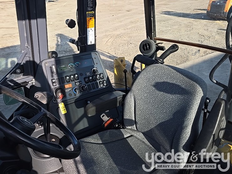 2019-deere-310l-image-73