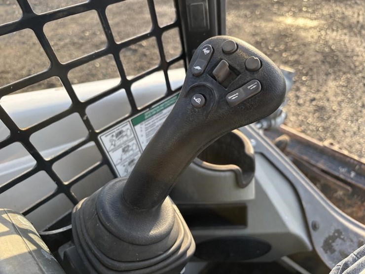 2018-bobcat-t450-image-21