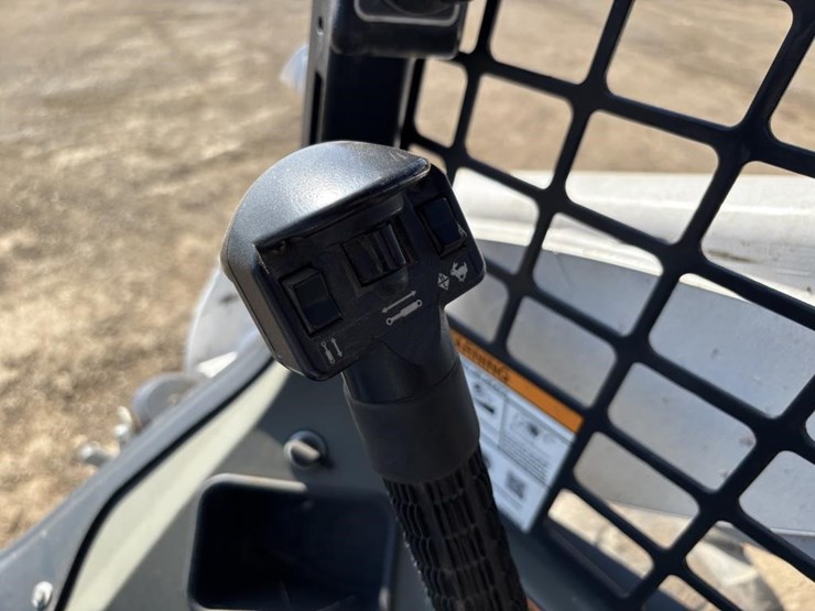 2021-bobcat-s740-image-23