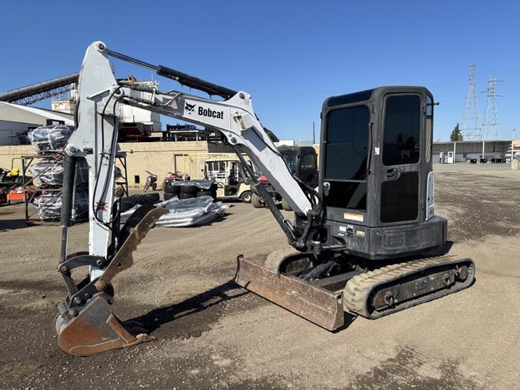 2009-bobcat-e35-image-1