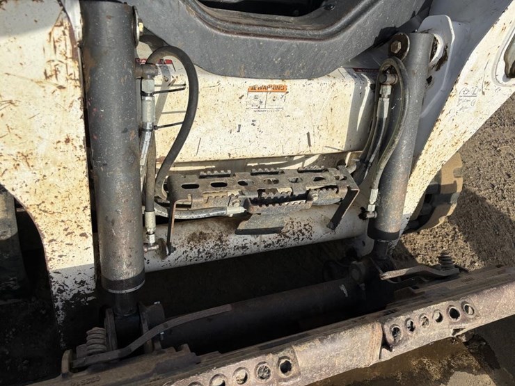 2016-bobcat-t590-image-12