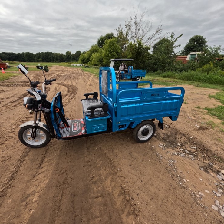 #4627 • IRET13 ELECTRIC TRICYCLE