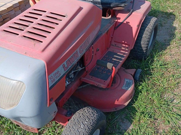 true-value-lawn-chief-riding-mower,-50"-deck,-needs-work-image-1