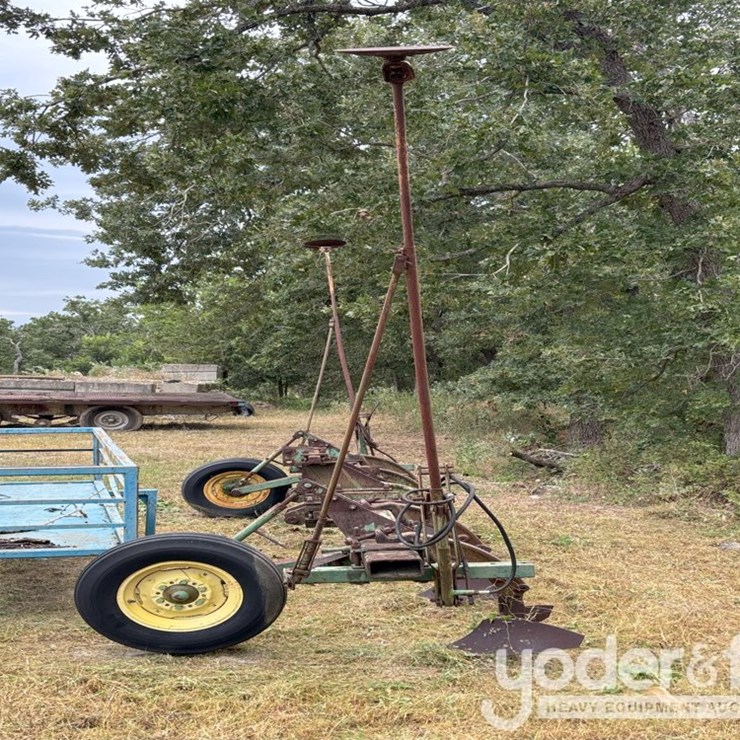 JOHN DEERE 610