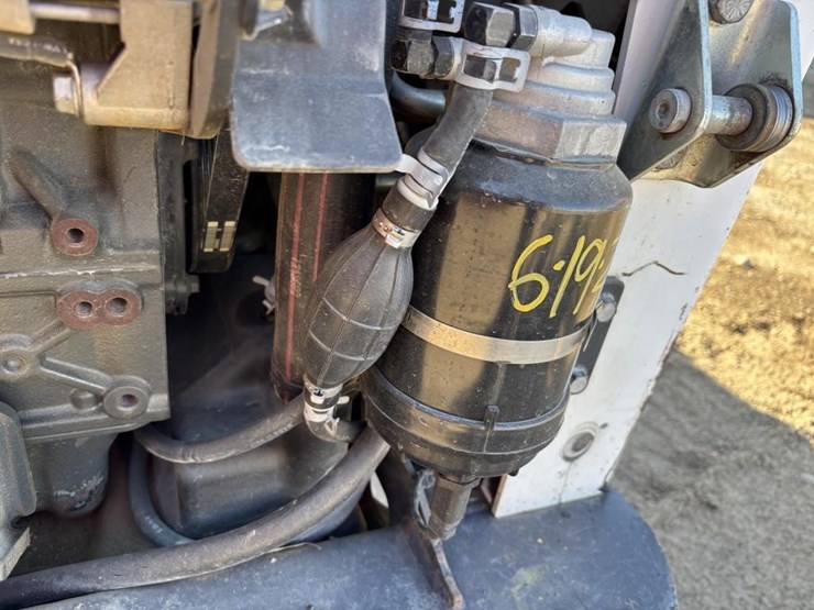 2019-bobcat-t740-image-32