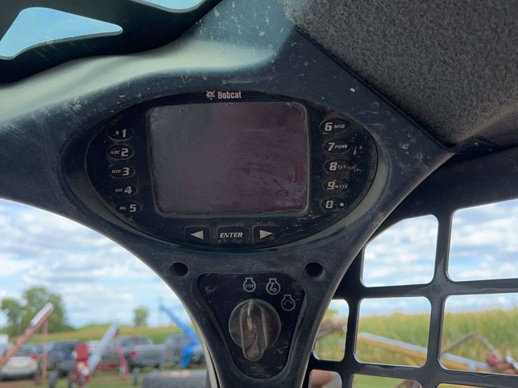 2020-bobcat-t595-image-8