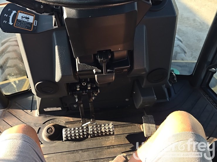 2019-deere-310l-image-87