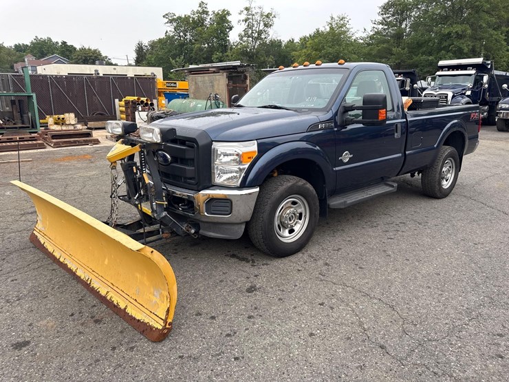2015-ford-f350-xl-image-1