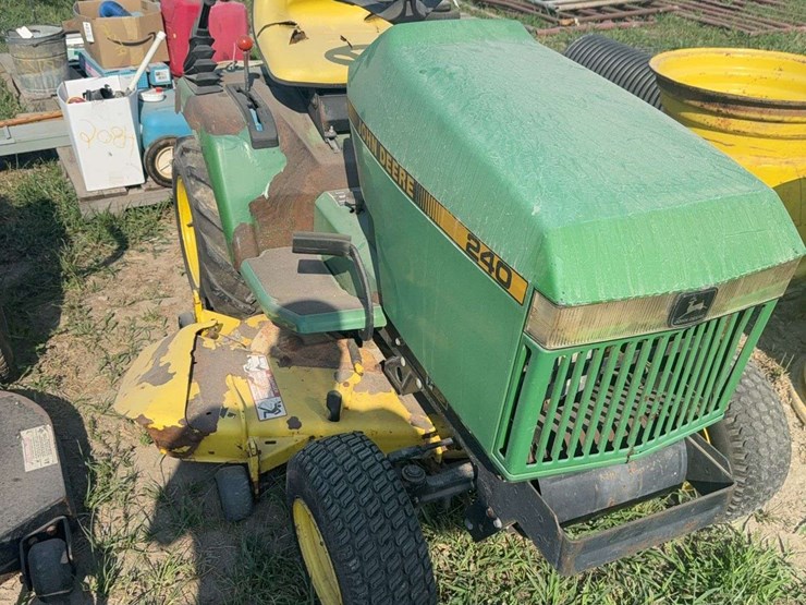 john-deere-240-image-1