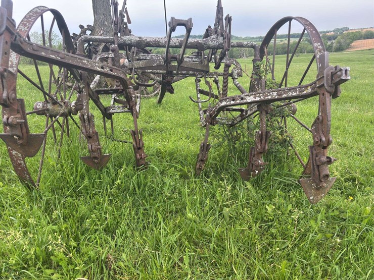 horse-drawn-cultivator-image-19
