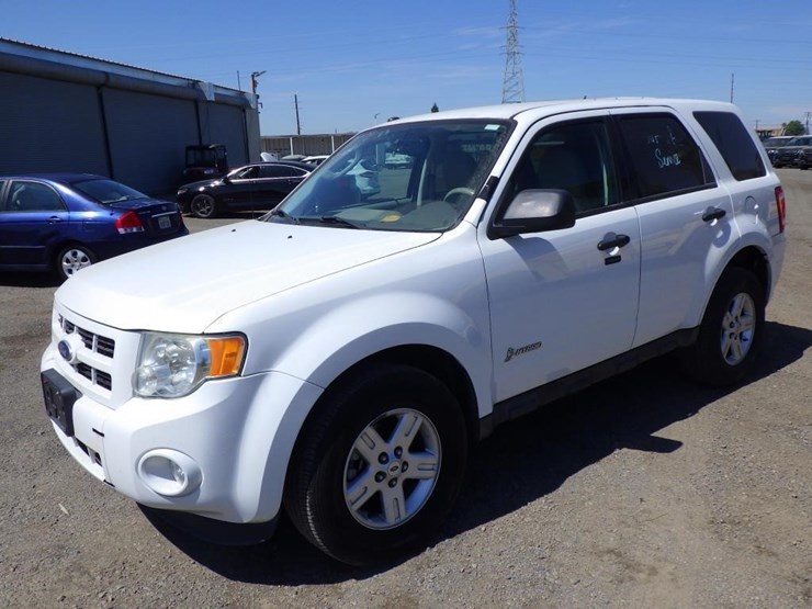 2011-ford-escape-image-1
