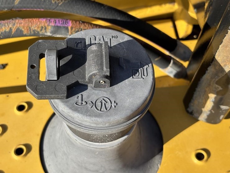 2018-caterpillar-420f2-it-image-33
