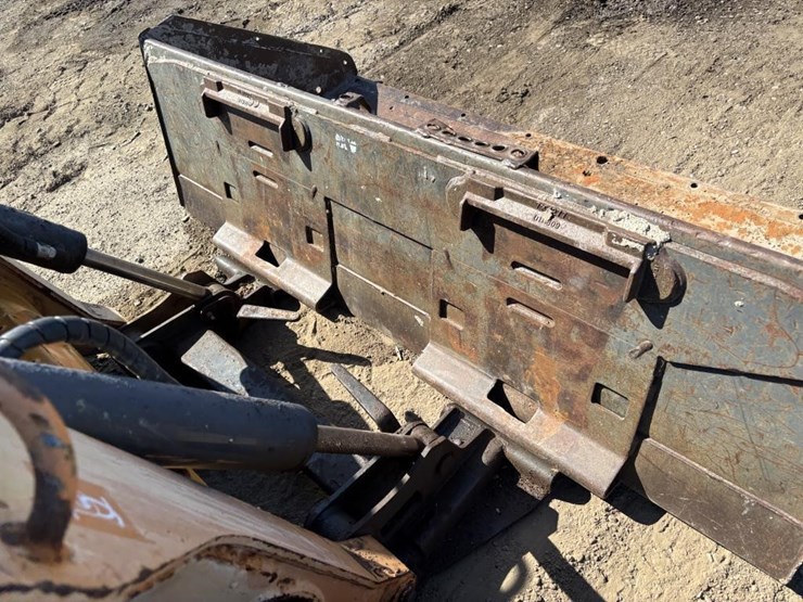 2015-case-sr240-image-11