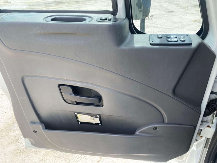 2015-international-durastar-4300-image-30