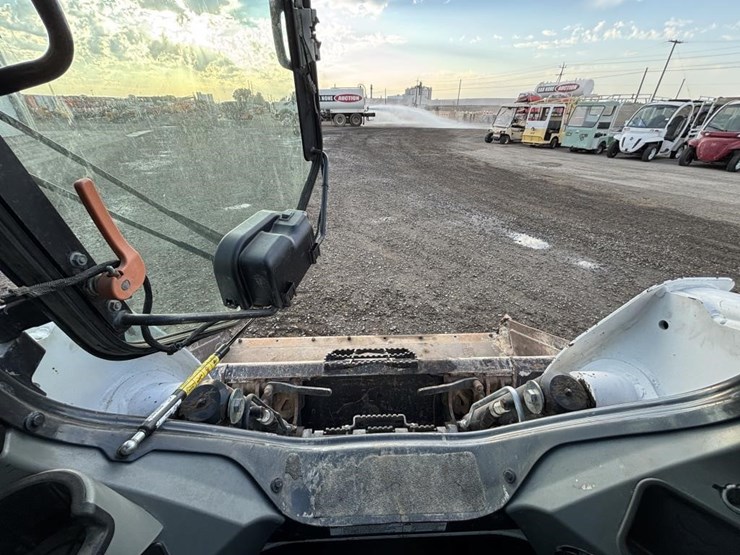 2019-bobcat-t740-image-20