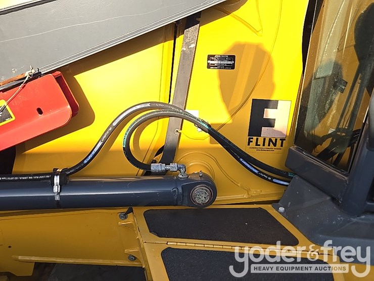 2019-deere-310l-image-31