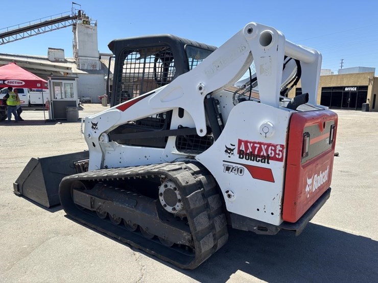 2017-bobcat-t740-image-4
