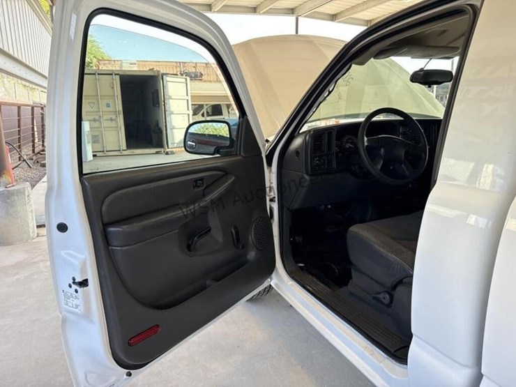 2006-chevrolet-silverado-1500-image-21