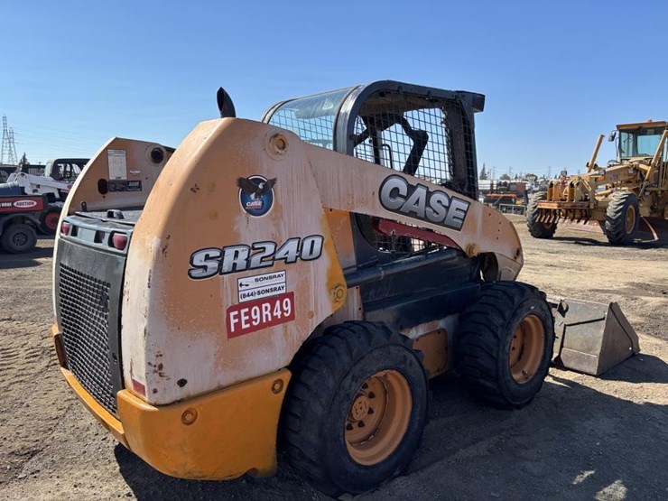 2015-case-sr240-image-3