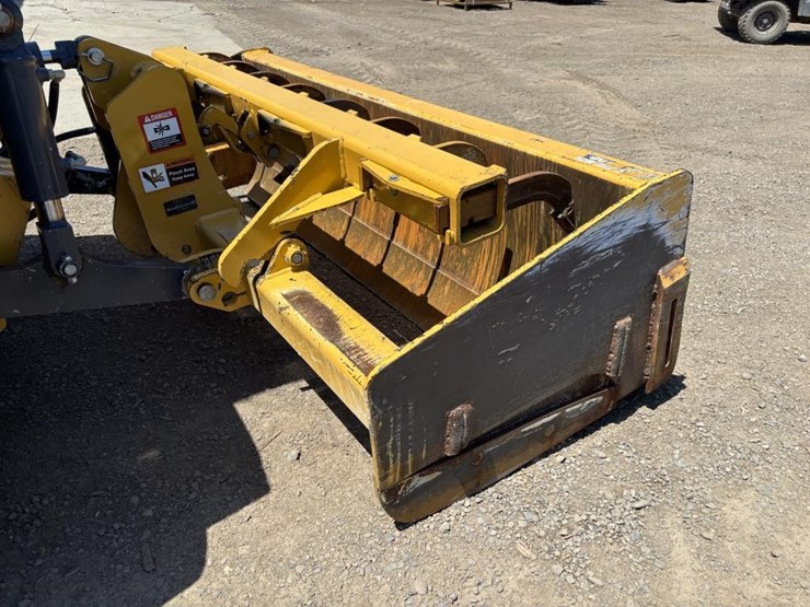 2018-deere-210l-image-19