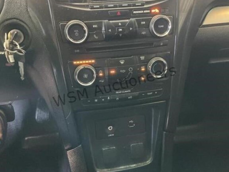 2016-ford-explorer-image-19