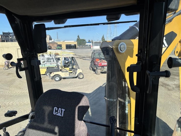 2018-caterpillar-420f2-it-image-52