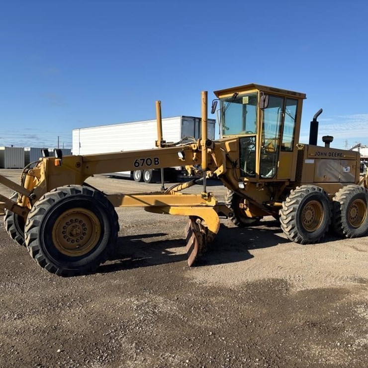 1991 DEERE 670B