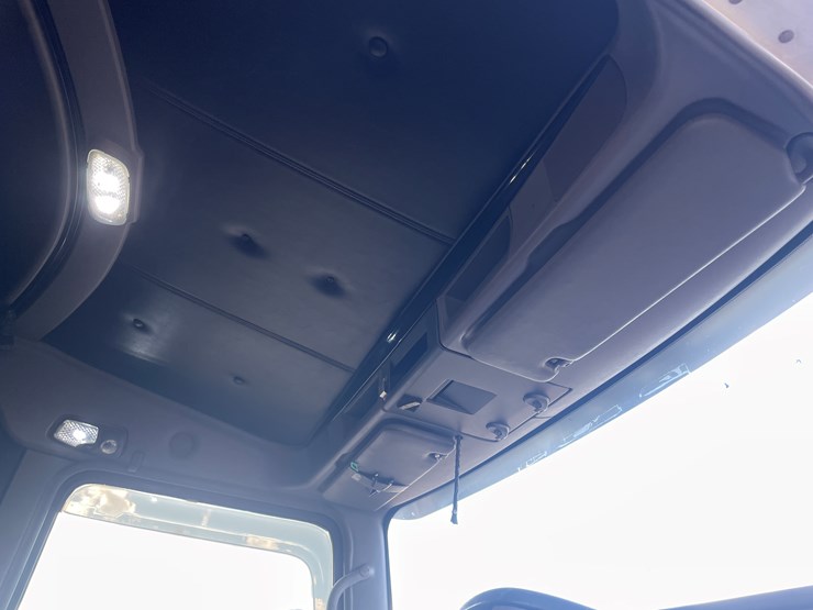 2012-kenworth-t660-image-39