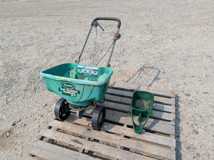 scott's-fertilizer-spreader-image-2