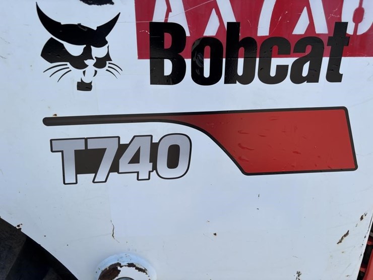 2017-bobcat-t740-image-41