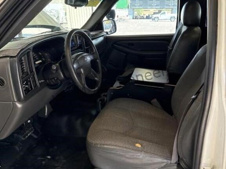 2006-chevrolet-silverado-1500-image-21