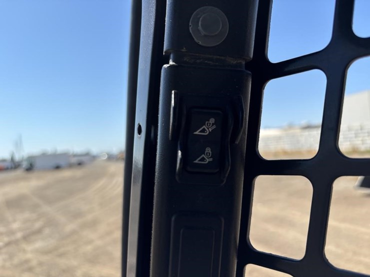 2022-bobcat-t450-image-24