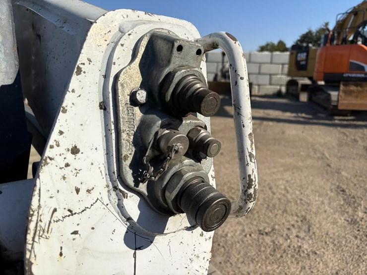 2019-bobcat-t740-image-13