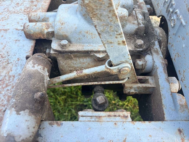 gibson-aeh-garden-tractor-image-38