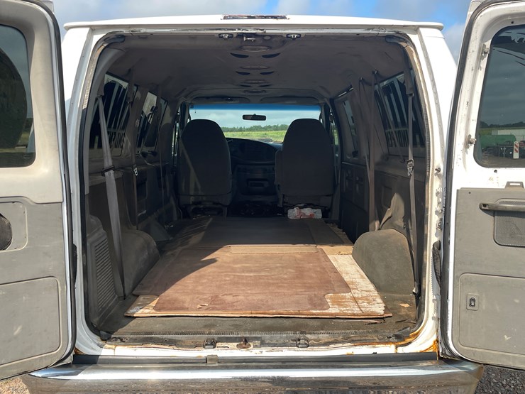 2006-ford-e350-xlt-image-16