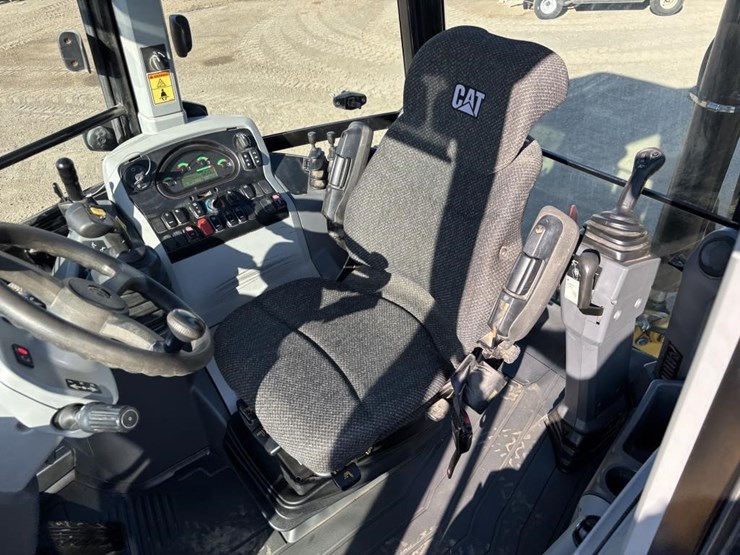2018-caterpillar-420f2-it-image-35