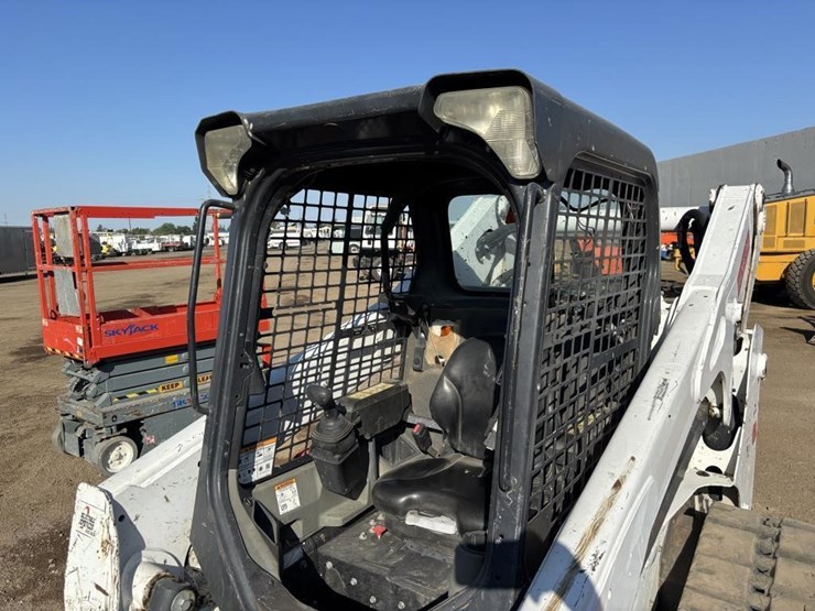 2019-bobcat-t740-image-18