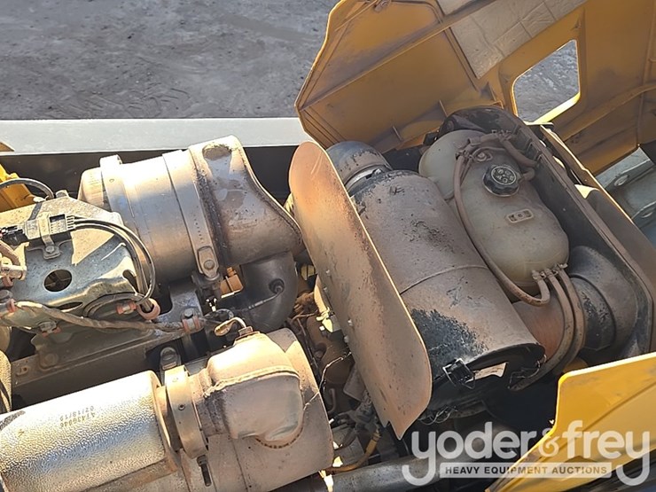 2019-deere-310l-image-62