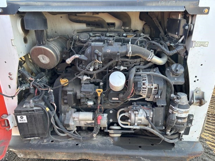 2019-bobcat-t740-image-33