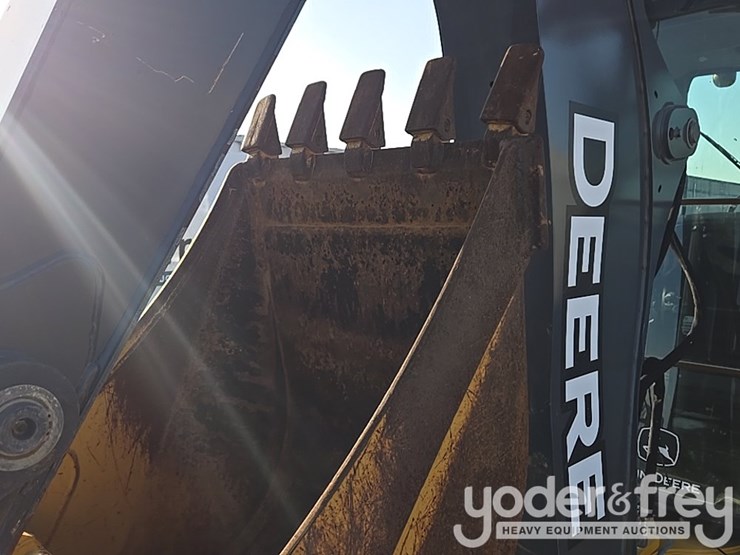 2019-deere-310l-image-14